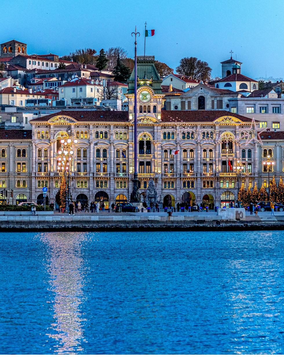 Miramare e le Alpi